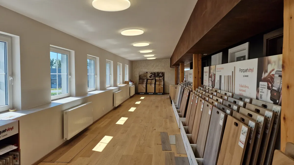 Vzorkovna DUHET s expozicí podlah a designových materiálů
